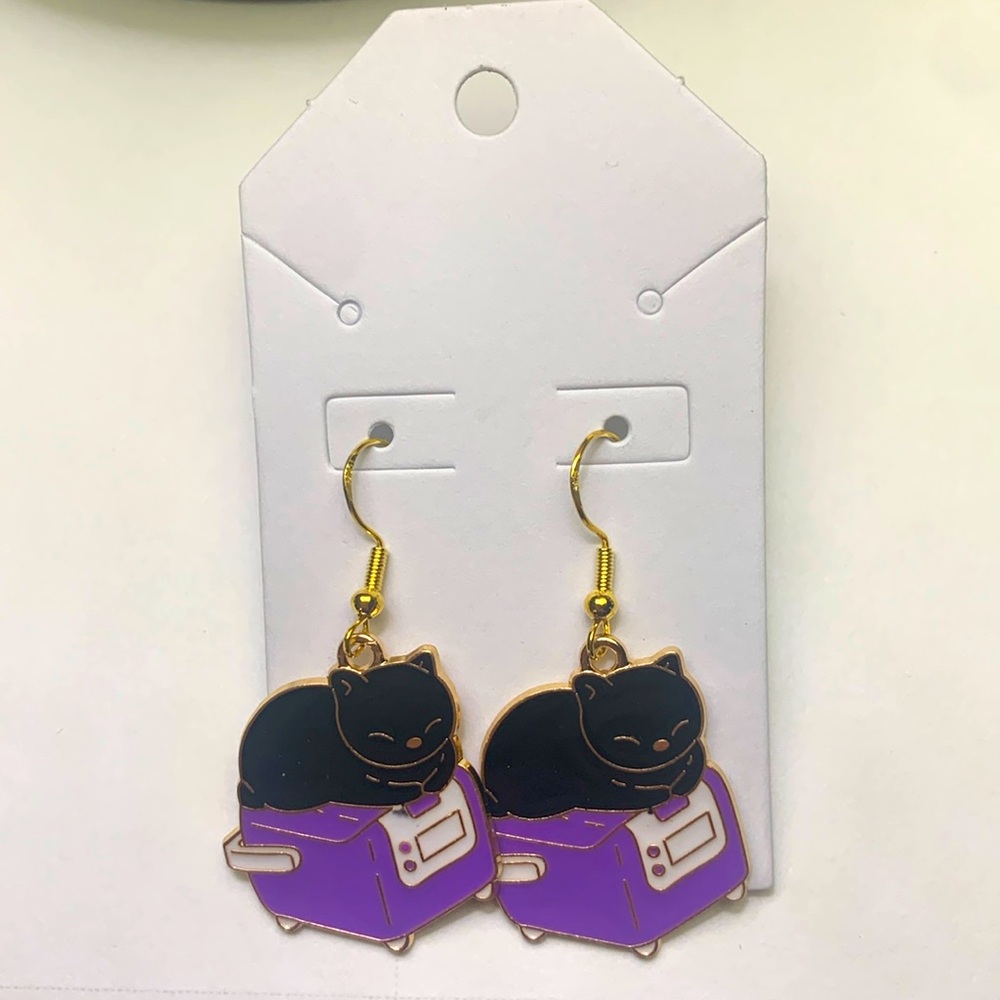 Suitcase cat earrings